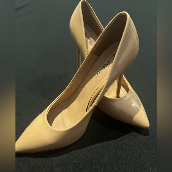 Minimalist Cut Out Stiletto Pumps - Picture 2 of 4